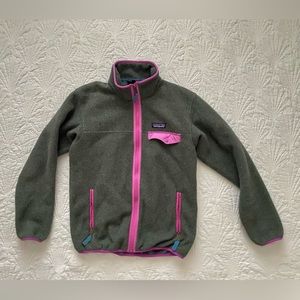 Patagonia Synchilla Sweater. Woman. Size XS. Grey with Pink.